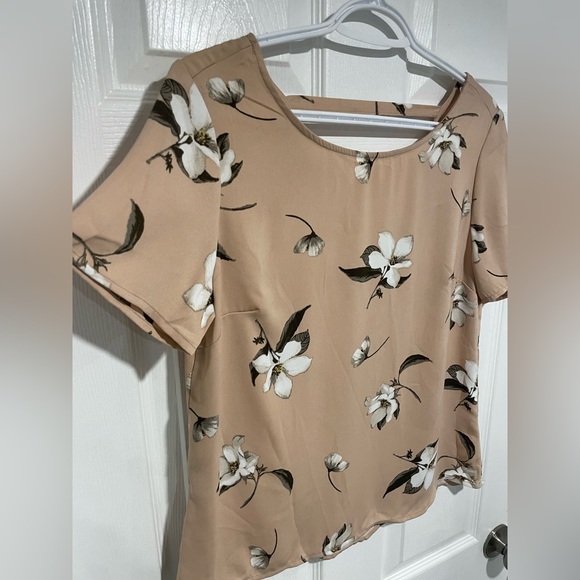 Dynamite - Floral Blouse - Picture 4 of 5